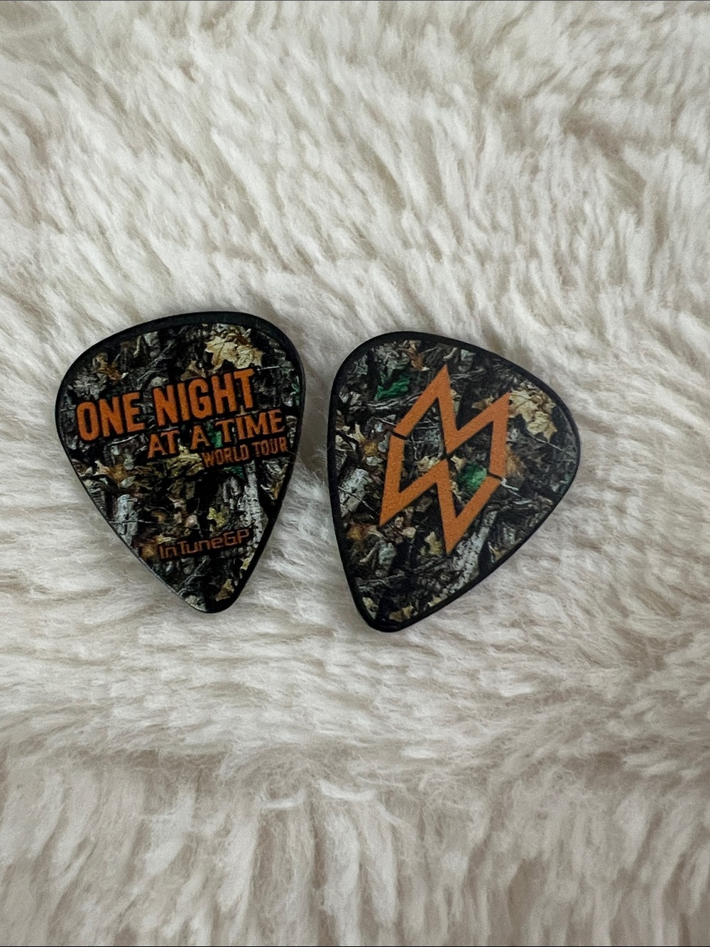 Morgan Wallen 2 Guitar Picks 🎸